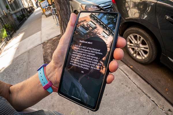 mobile phone displaying wireless emergency alert